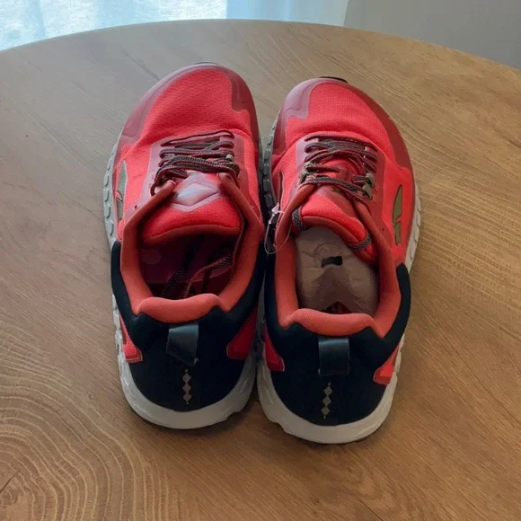 Altra Outroad 2 Sample - Picture 3 of 4